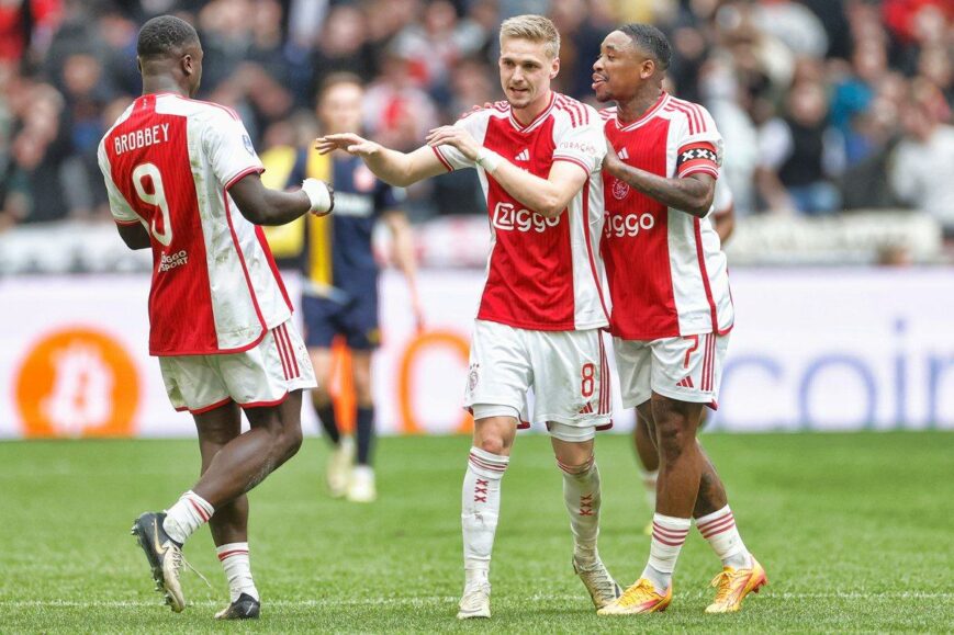 Foto: Ajax-uitblinker oogst lof: “Gaat hem verder helpen in zijn carrière”