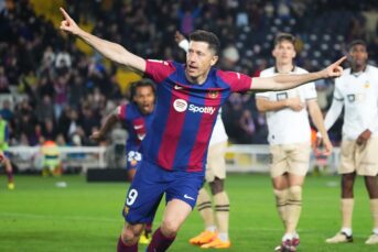 Barça dankt Lewandowski in foutenfestival