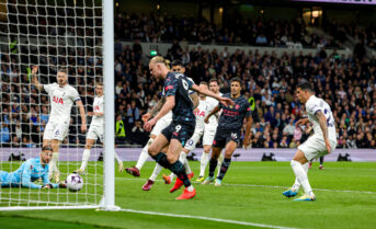 Manchester City klopt Tottenham en zet grote stap richting historische titel