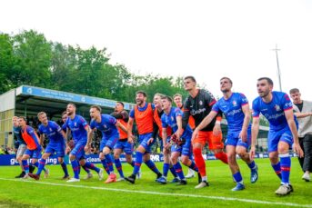 Besuijen schiet Emmen naar halve finale play-offs
