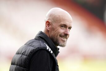 Ten Hag kraakt Feyenoord: “PSV is ongelooflijk benadeeld”
