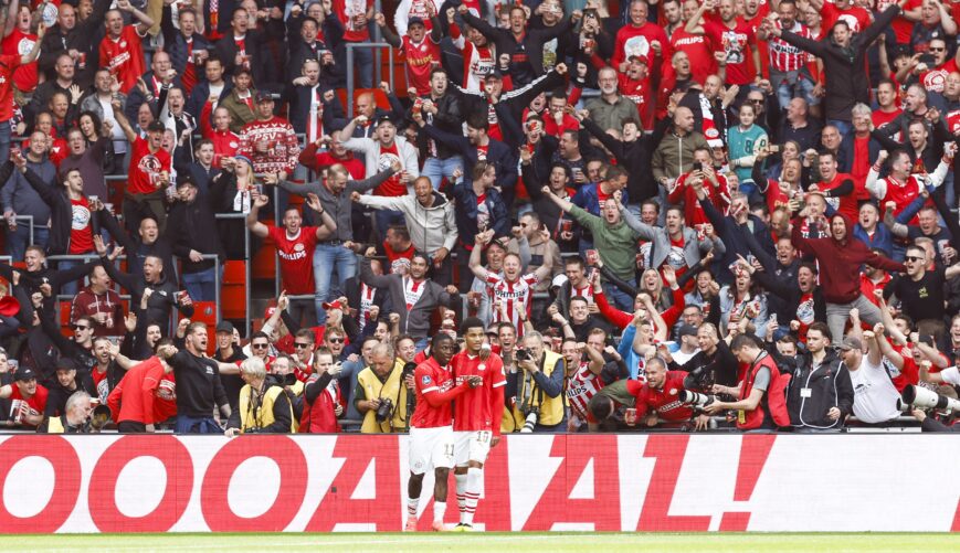 Foto: PSV na enerverend duel met Sparta officieel landskampioen