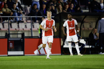 ‘Feyenoord én PSV roven Ajax leeg’